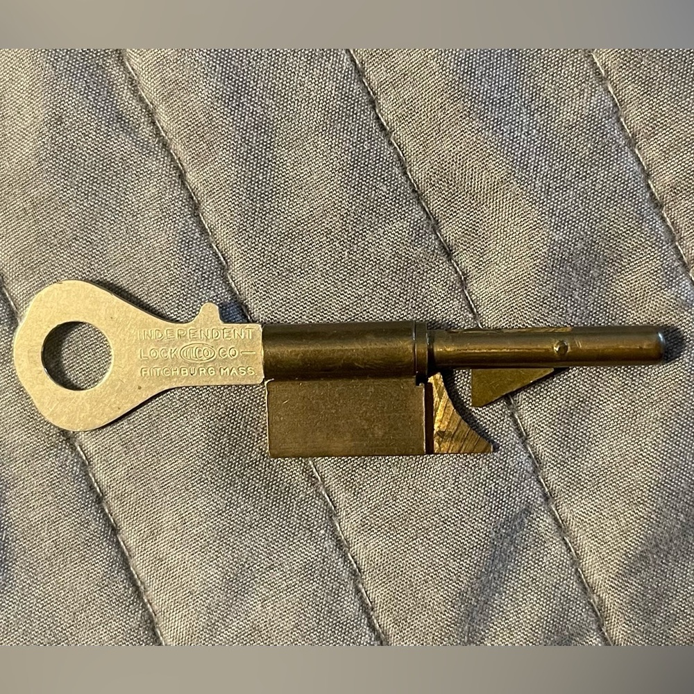 VINTAGE KEYHOLE PROTECTOR LOCK ANTIQUE  Independent Lock Company Fitchburg Mass